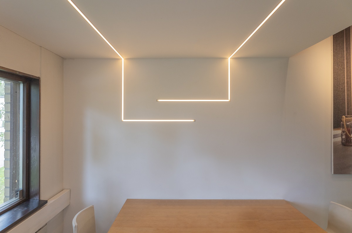 Lämmin - LedStore Belysningen är inställd på varmvitt. Det ger en lugn atmosfär i rummet.