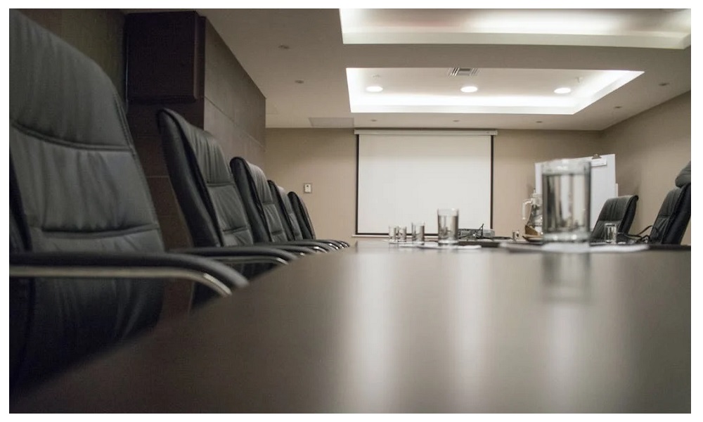 Neuvotteluhuone Työpaikan valaistus - LedStore Arbetsplatsbelysning att tänka på även i styrelserummet