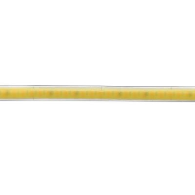 Närbild av ett gult LED-ljusband med små LED-lampor i rad, som visar energieffektiv belysning för en modern och livfull heminredning.