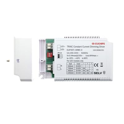 Alternative text: 'Vit TRIAC standard dimmerkontroll med tekniska specifikationer och halvgenomskinlig panel för LED-belysning