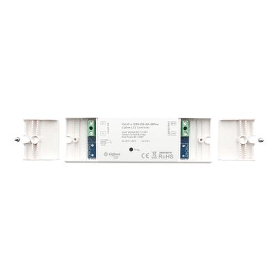 Intelligent ljusstyrenhet: vit rektangulär design med gröna kontakter, blå etikett för teknisk information - perfekt för avancerade LED-belysningssystem.