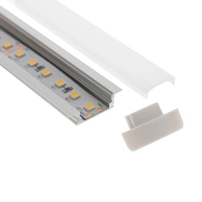 Delvis monterad LED-striparmatur i aluminiumkanal med frostat lock, utan gavel, idealisk för mångsidiga moderna belysningslösningar.