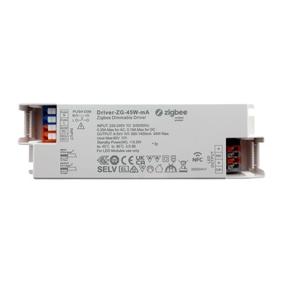 Dimbar Zigbee-styrenhet med teknisk information och logotyper; rektangulära, flerfärgade kabelanslutningar på sidorna för LED-belysning.