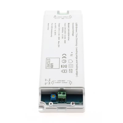LED-styrenhet i vitt hölje med synlig information om in- och utgångar samt kontakter för effektiva belysningslösningar.