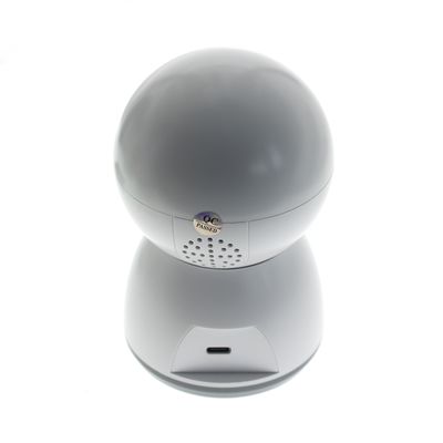 Vit dome LED-armatur med QC PASSED-dekal, USB-port nedtill, vit sockel.