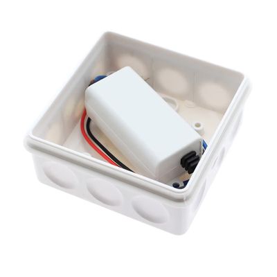 Kopplingsdosa för vit LED-belysning med elektronisk strömförsörjning, intern kabeldragning för anslutning av LED-armaturen.