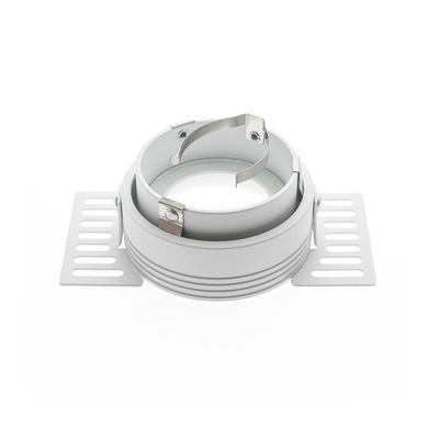 Energieffektiv vit infälld taklampa med monteringsfästen, perfekt för moderna utrymmen. Perfekt för LED-belysningslösningar.