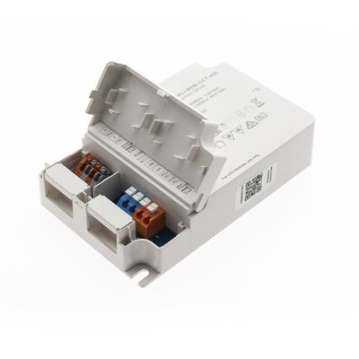 Grå elarmatur med öppet lock som avslöjar färgglada kontakter och märkta fack; perfekt för LED-belysningsinstallationer.