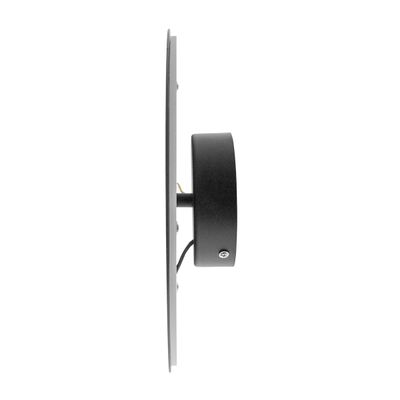 Sidovy av en modern svart väggmonterad LED-armatur med rund bas och ett elegant cylindriskt armaturhus. Energieffektiv belysning för stilrena interiörer.