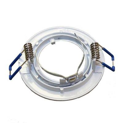 Närbild av en vit rund infälld LED-downlight med dubbla fjädrar och blå hållare, perfekt för moderna belysningslösningar.