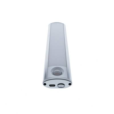 Silverfärgad rektangulär LED-ljusramp med rörelsesensor och strömbrytare på vit bakgrund, perfekt för energieffektiva belysningslösningar.