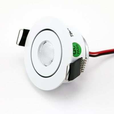 Alternativ text: vit rund LED-modul med svarta hållare, röda och svarta kablar - perfekt för effektiva belysningslösningar.
