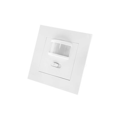 Väggmonterad vit LED-rörelsesensor med på/av-strömbrytare för energieffektiv belysningskontroll och förbättrade säkerhetsfunktioner.