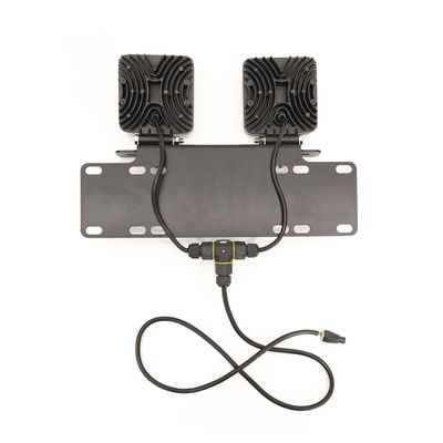 Dubbla LED-lampor med monteringsfäste och plug-in-kablar för snabb fordonsinstallation - energieffektiva, ljusstarka och hållbara.