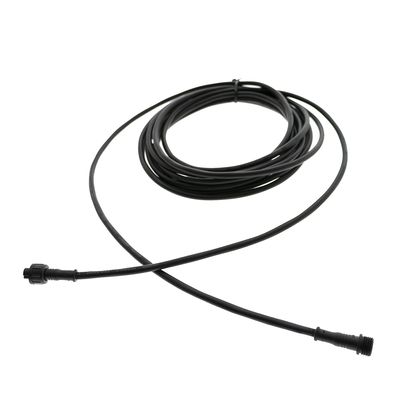 Svart partvinnad kabel med dubbelkontakt mot en vit bakgrund för LED-belysningslösningar.