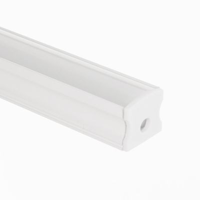 Närbild av en vit aluminiumprofil.