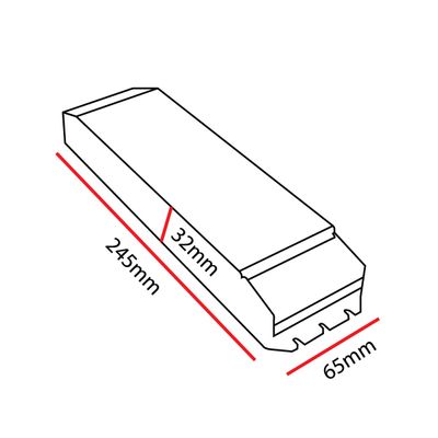 Linjeteckning av en rektangulär LED-armatur med måtten 245 mm x 65 mm x 32 mm med en förskjuten detalj i ena änden för att förstärka designen.