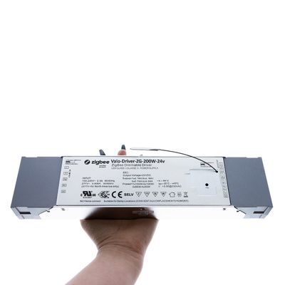 Handhållen Zigbee Light-Driver ZG-200W-24V, presenterar specifikationer och säkerhetssymboler för LED-belysningsapplikationer.