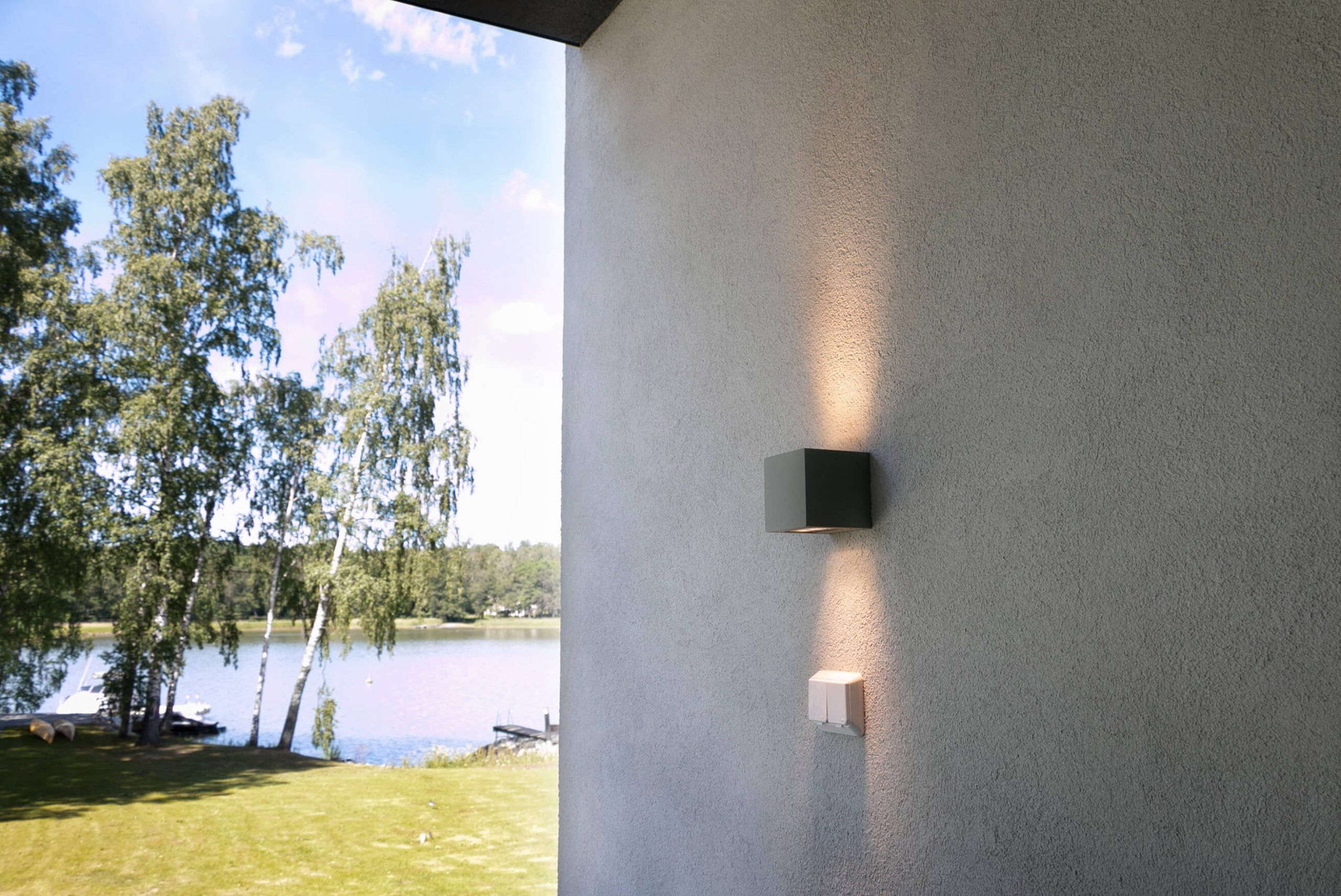 Trädgårdsbelysning på sommaren Trädgårdsbelysning på sommaren
