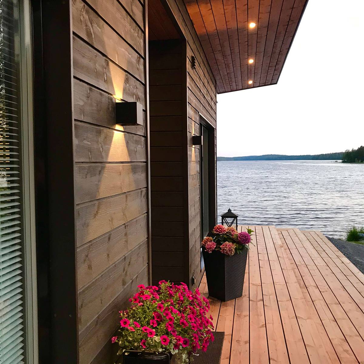 Timmerhus fasad belysning Tainio