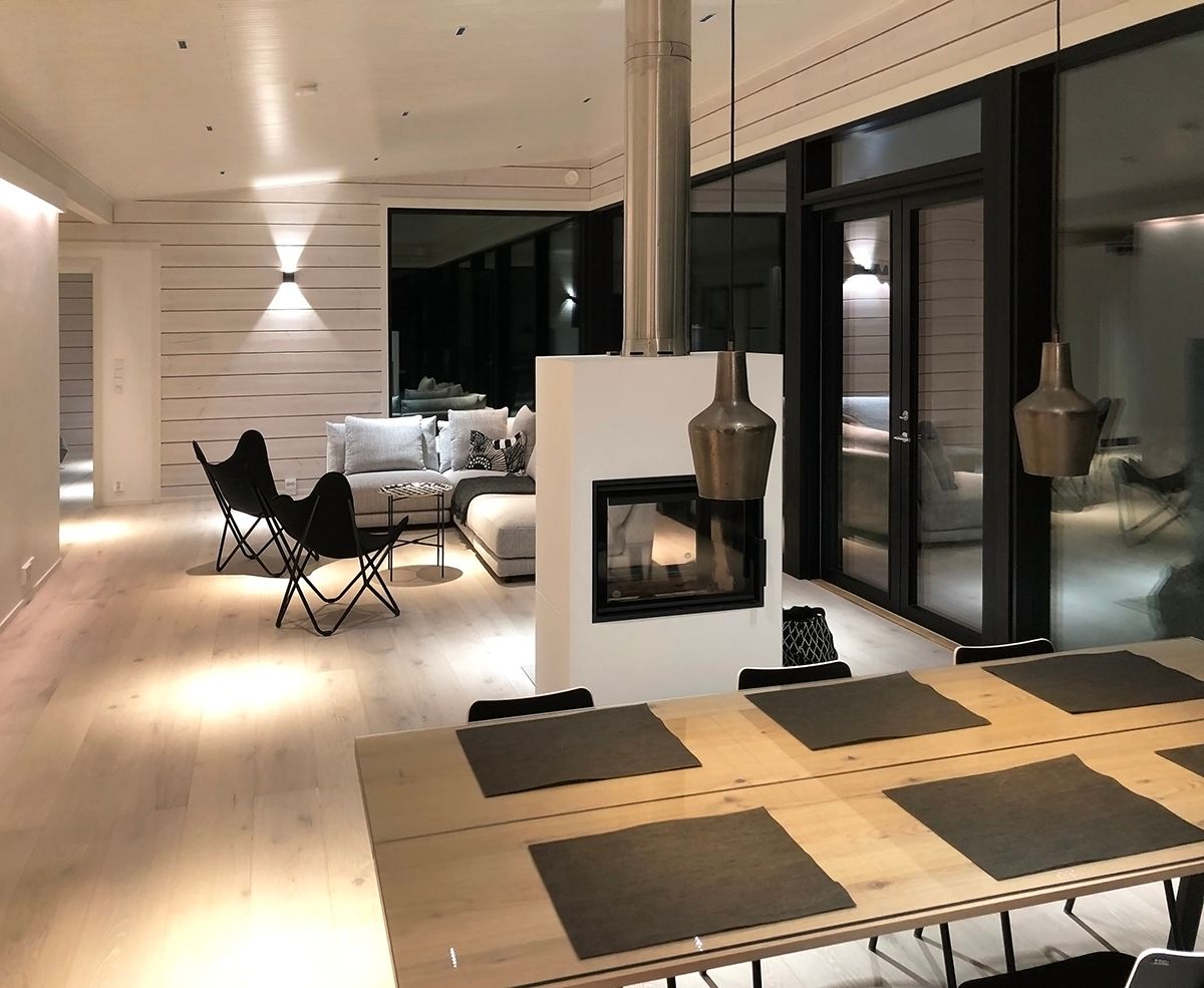 Logotyp för LED-belysningsbutik med "LED STORE" i vit text på grön bakgrund, som lyfter fram energieffektiva belysningslösningar.