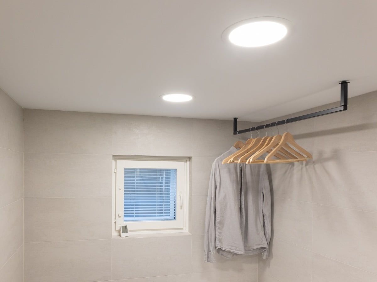 I en tvättstuga är även allmänbelysningen viktig. ©LedStore