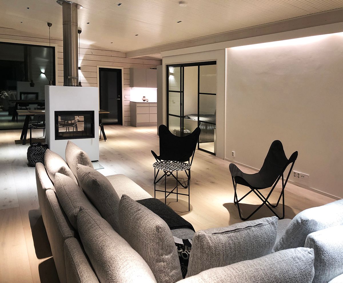 Grön bakgrund och vit fyrkant med "LED STORE" i fetstil, vilket förbättrar synligheten online och sökmotoroptimeringen för din butik med LED-belysning.