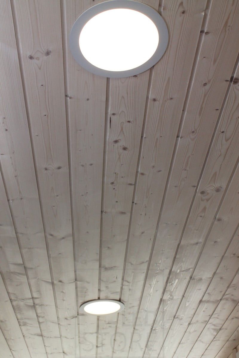 Bostadsmässan 2014: led plafond 240 utomhus på ett skärmtak. Ledstore.fi
