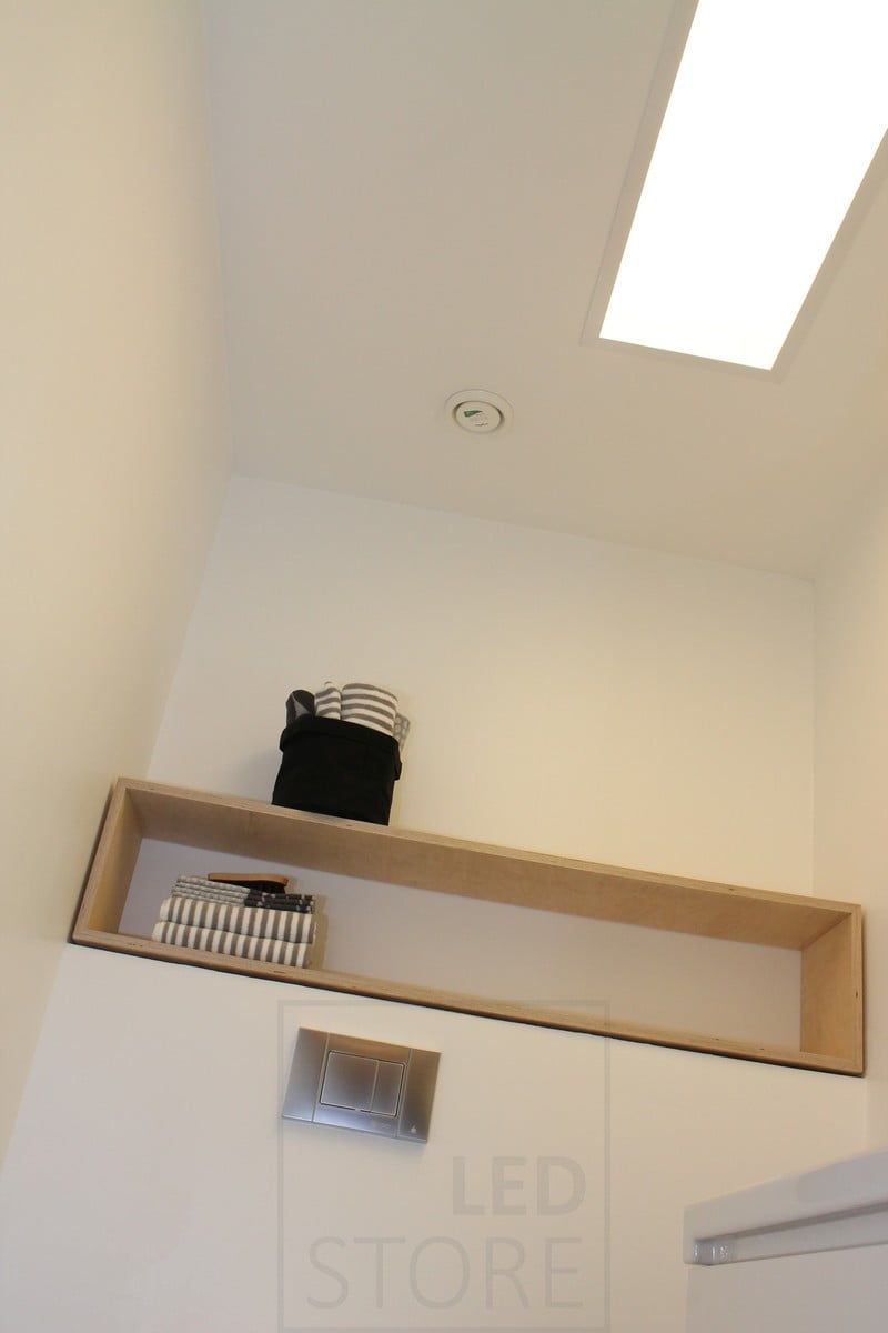 Bostadsmässan 2014: 300x1200 ledpanel i taket på toaletten. Ledstore.fi
