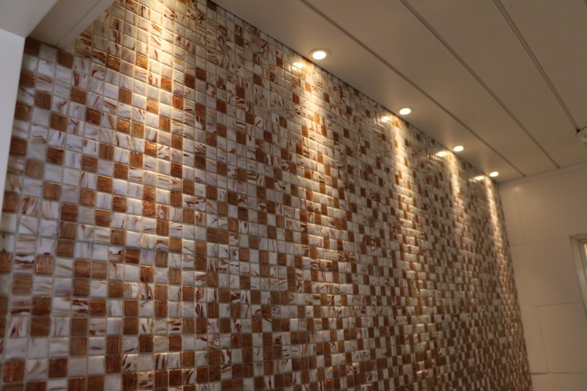 Bostadsmässa 2015: led-lampor bredvid väggen. Ledstore.fi