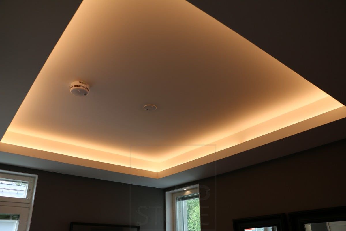 Bostadsmässan 2015: upplyst tak, led-lampor cirkulerar i taket som en ring. Ledstore.fi