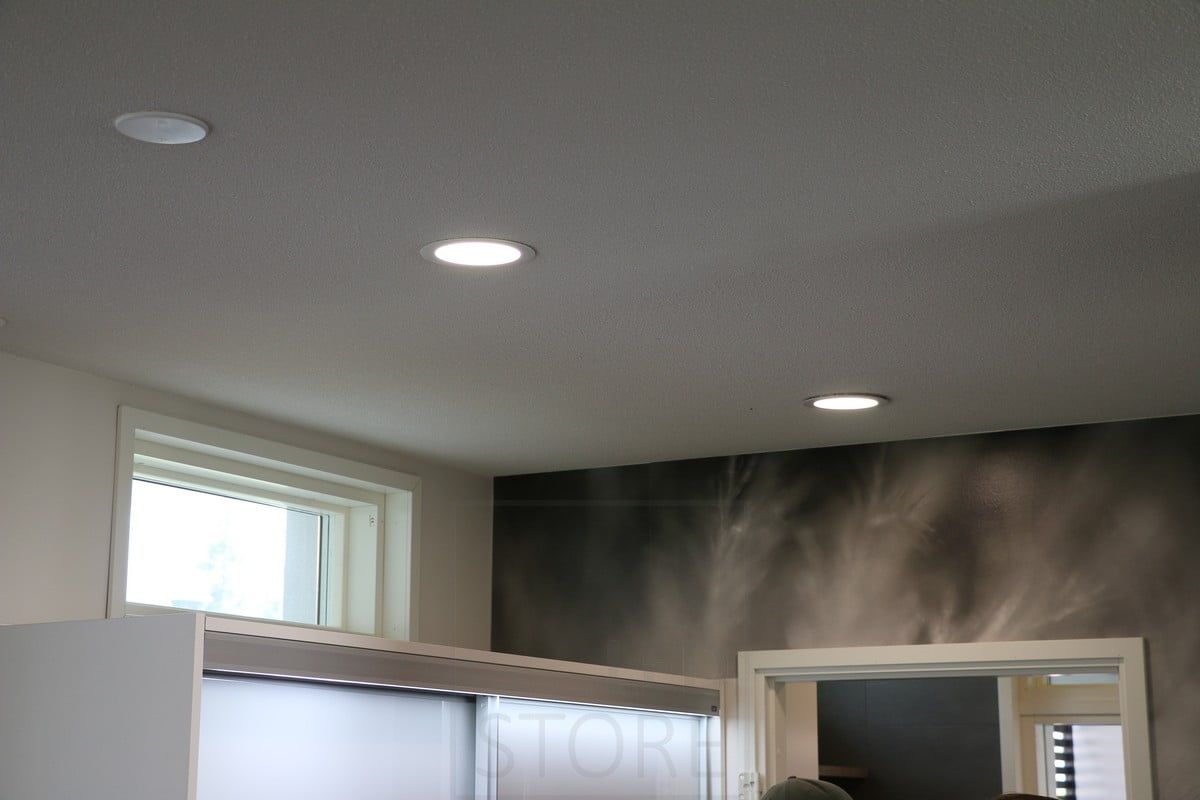Bostadsmässan 2015: cirkulär plafond 160 i taket i korridoren. Ledstore.fi