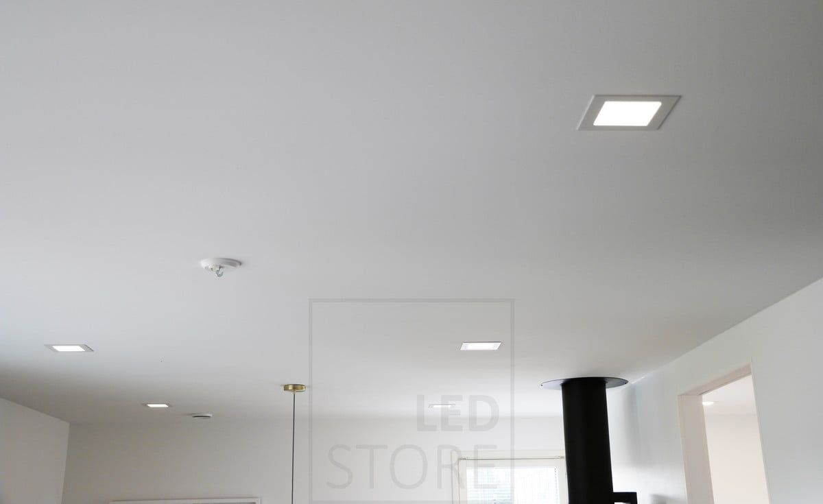 Bostadsmässan 2018: 200x200 paneler i sovrummets tak. Ledstore.fi