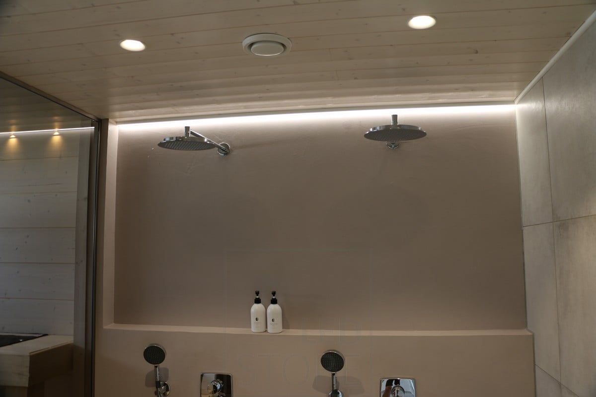 Bostadsmässan 2018: indirekt ljus på en duschvägg. Ledstore.fi