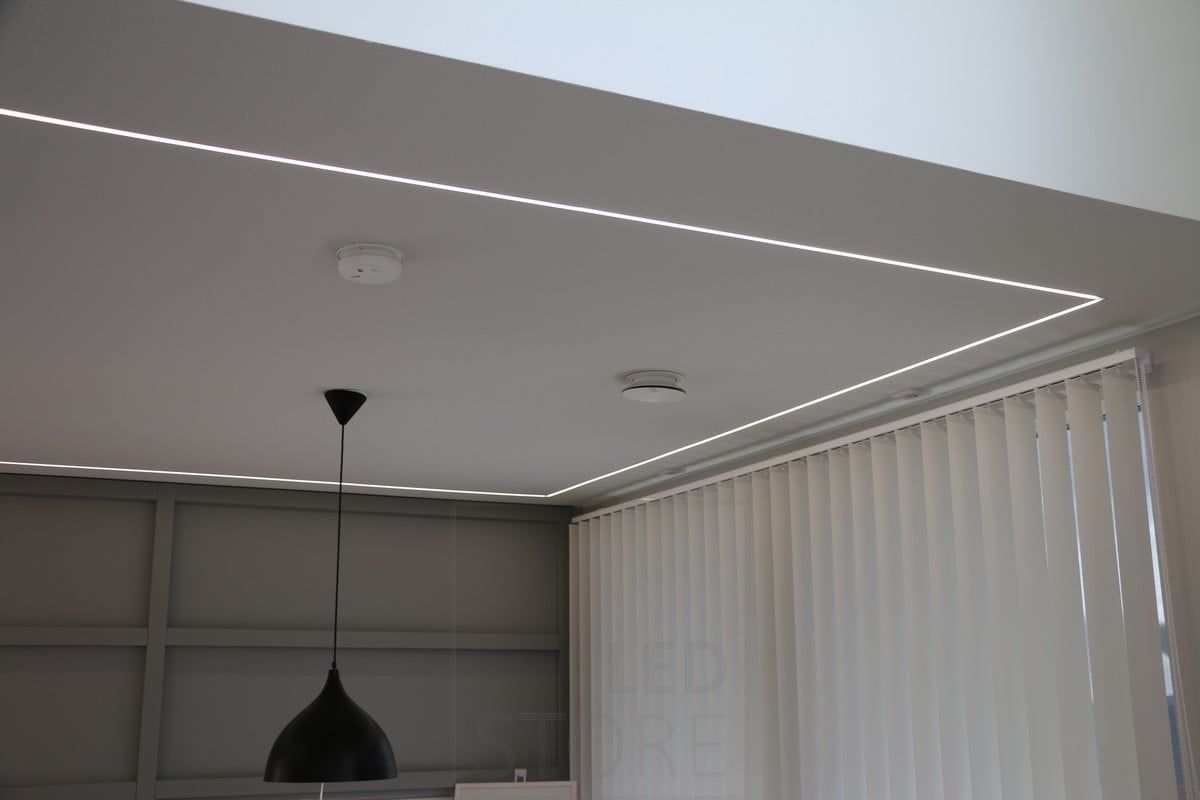 Bostadsmässan 2018: Ledband på utkanten av matsalshörnan. Ledstore.fi
