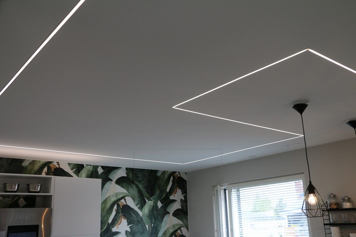 Bostadsmässan 2018: Led-listen fritt inbäddad i taket. Ledstore.fi
