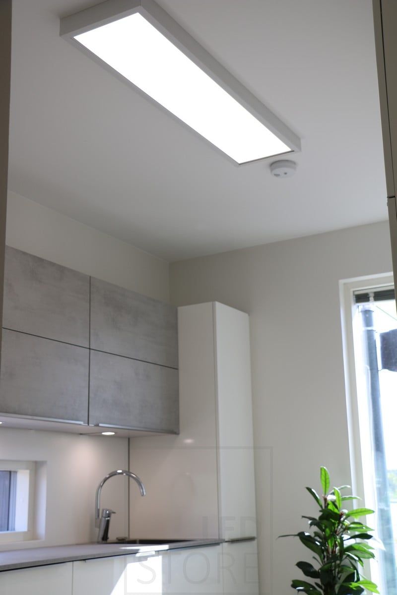Bostadsmässa 2018: 300x1200 led-panel i ytmonterad låda. Ledstore.fi