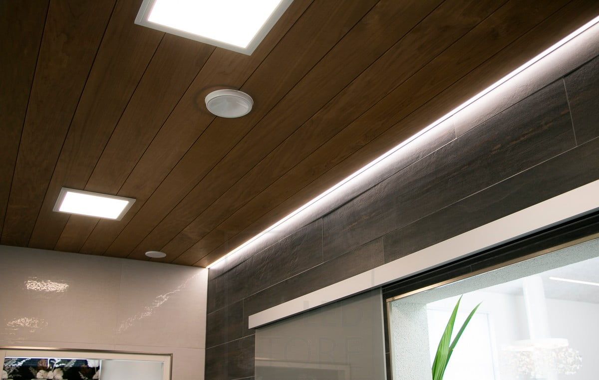 Bostadsmässan 2018: 300x300 LED-panel och LED-band i låg profil på panelnivå. Ledstore.fi