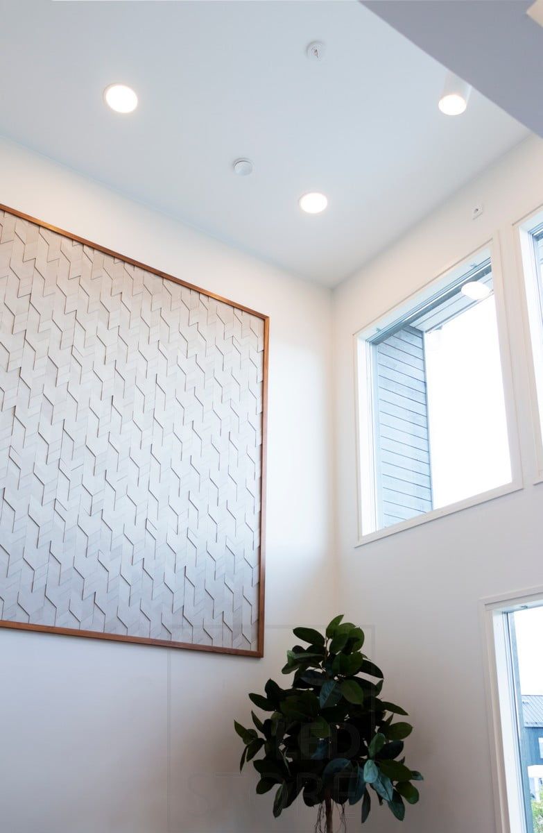Bostadsmässan 2020: led plafond belysning i det höga utrymmet. Ledstore.fi