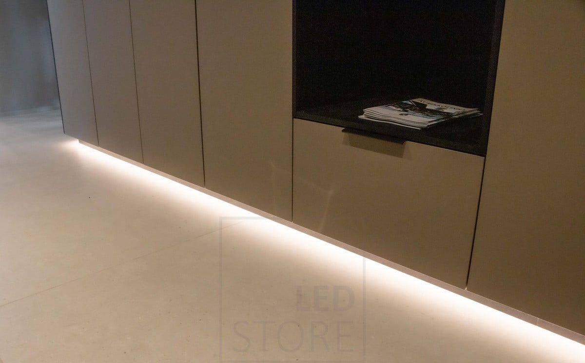Bostadsmässa 2022: Led-ljusramp i profil, sockelmontering. Ledstore.fi