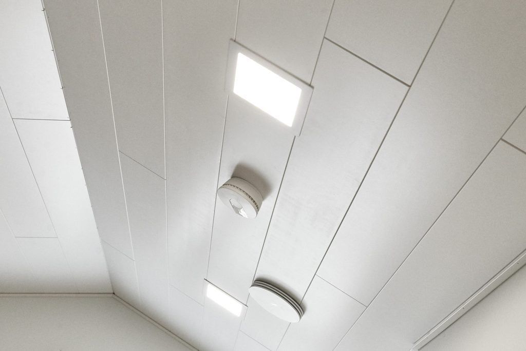 Panel_200_i_taket_i_sovrummet_ledstore.sv