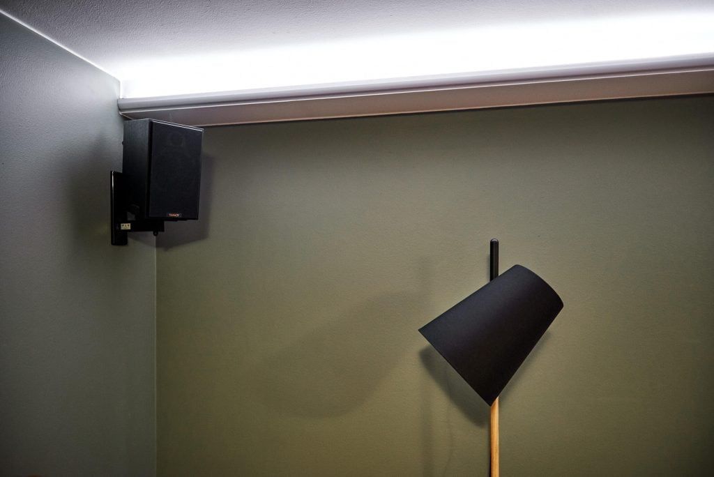 LED STORE-logotyp på en grön bakgrund med vit text, perfekt för energieffektiva belysningslösningar. Lys upp ditt utrymme med oss!