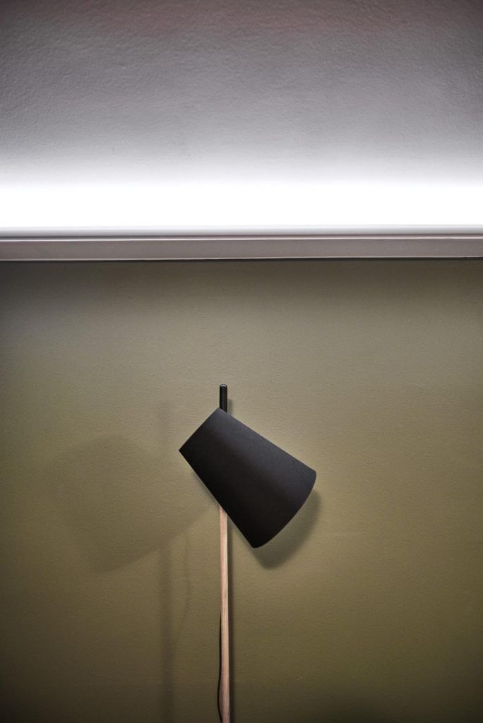 Alttext: "LED STORE-logotyp med vit text på grön bakgrund, med "LED STORE" staplat vertikalt i en vit kvadrat.