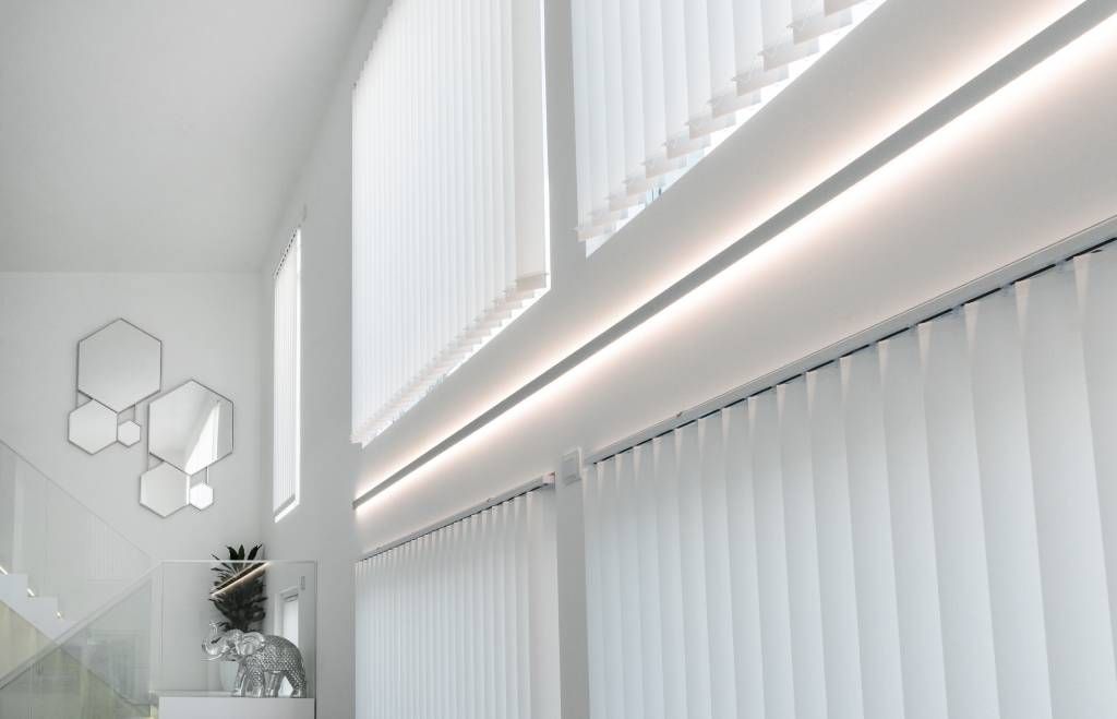 LED Store-logotyp med texten "LED STORE" i vita versaler på grön bakgrund; den centrala vita kvadraten framhäver texten.