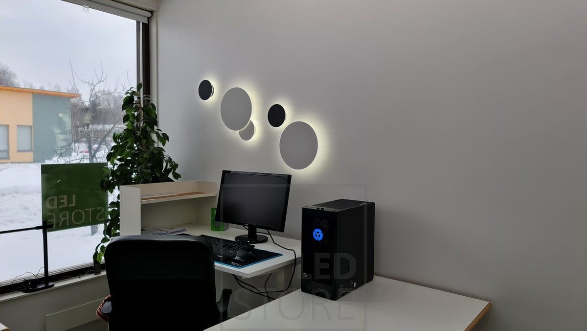 Dekorativ ECLIPSE led-vägglampa med justerbar färgtemperatur. Vägglamporna kan sättas ihop för att skapa den perfekta uppsättningen för dig Ledstore.fi