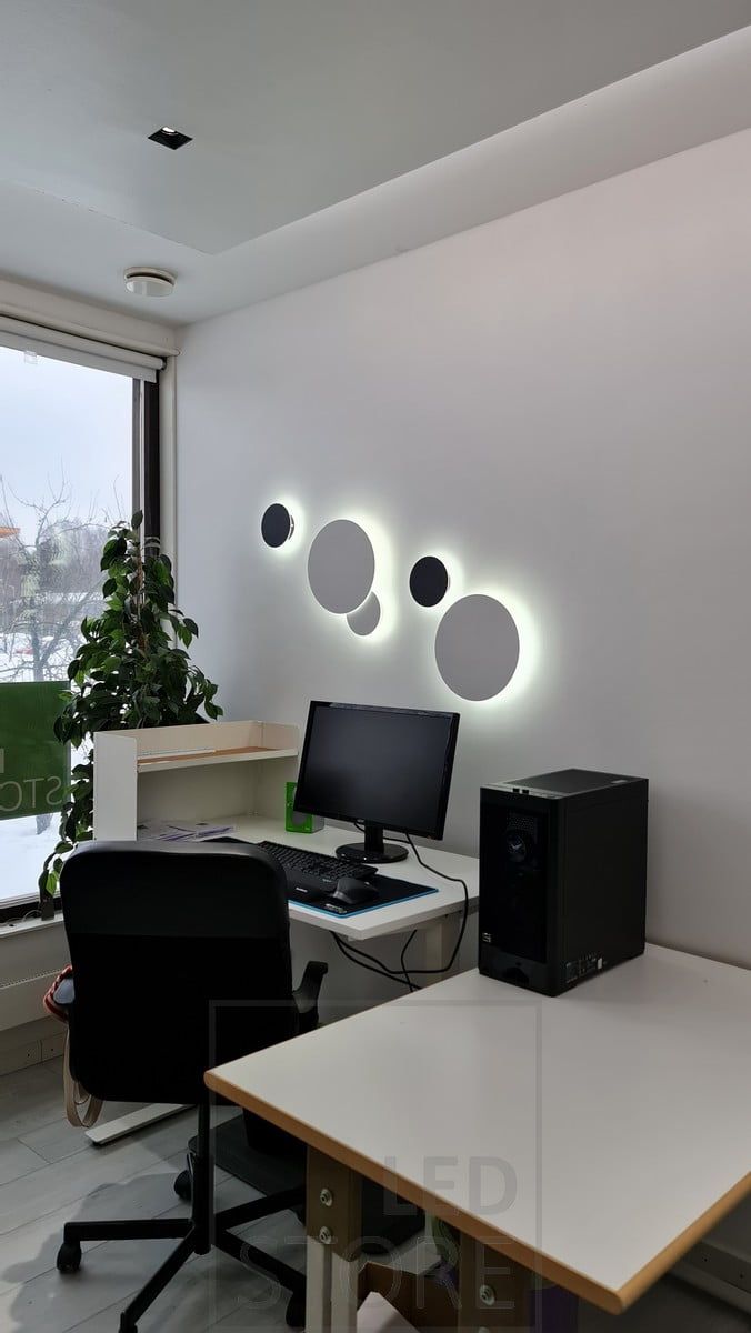 Dekorativ ECLIPSE led-vägglampa med justerbar färgtemperatur. Vägglamporna kan monteras precis som du vill ha dem. Ledstore.fi