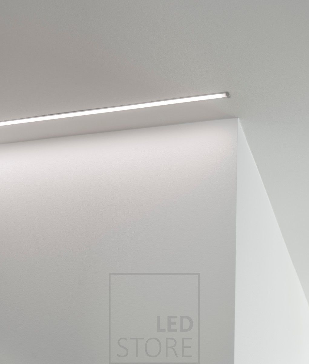Ledband i en smal infälld profil skapar en minimalistisk och vacker armatur för korridoren. Ledstore.fi