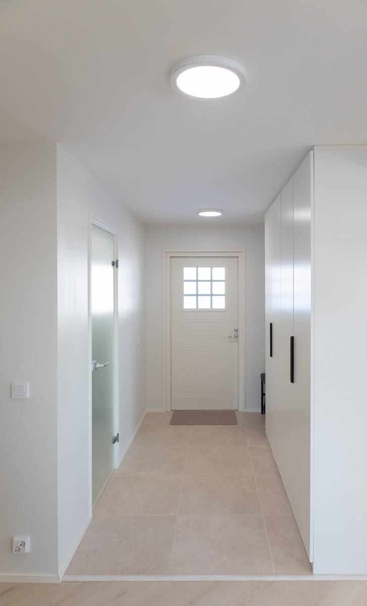 Runda LED-tak i korridoren