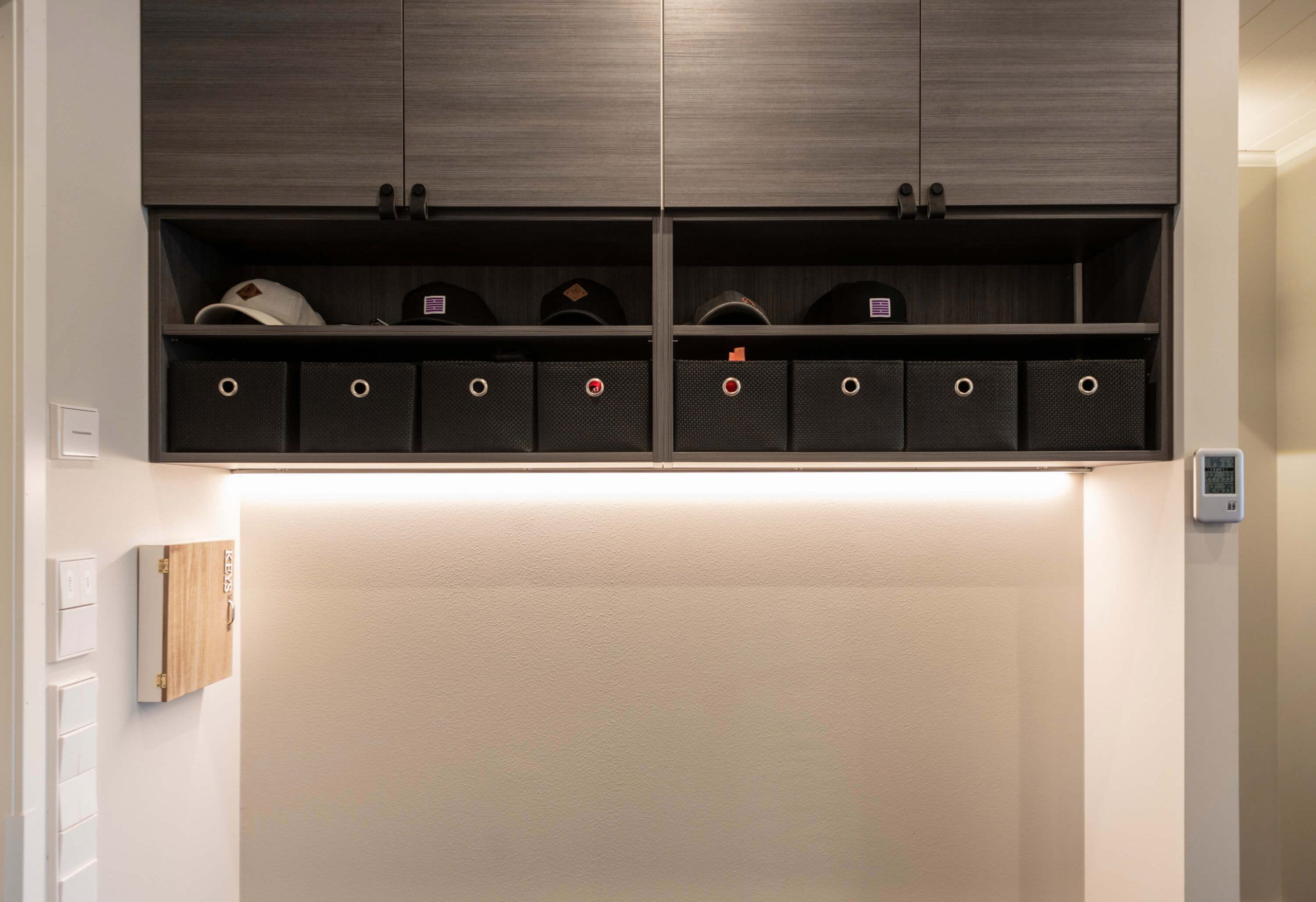 Logotyp för LED-belysningsbutik med "LED STORE" i vit text på en grön bakgrund, en djärv design för energieffektiva belysningslösningar.
