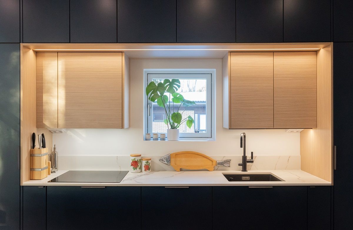 Belysning av köksbänk med led-list.